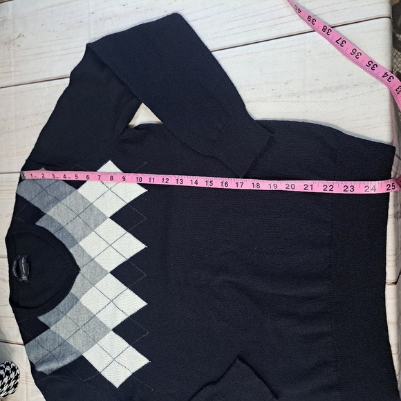INC International Concepts V-Neck Sweater in Black and Gray Argyle Merino Wool - Picture 3 of 9
